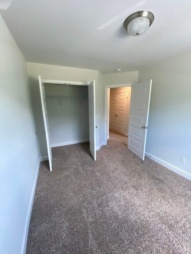 Bedroom #3 closet - 78 Horizon Ln