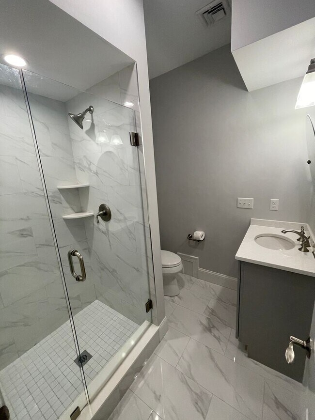 Building Photo - All new modern one bedroom with parking