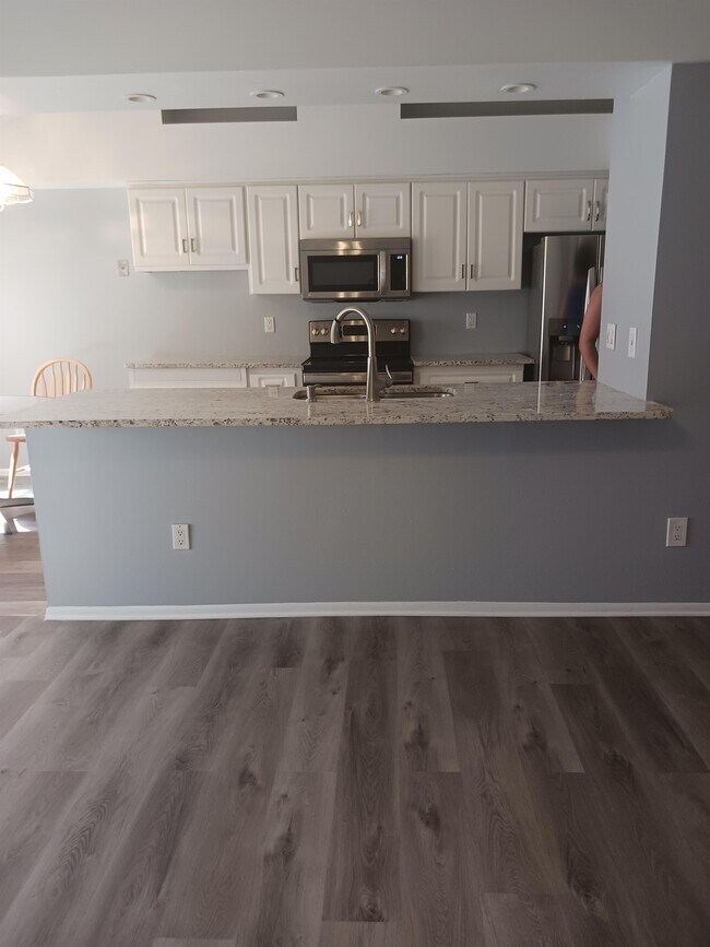Building Photo - 7706 Covedale Dr