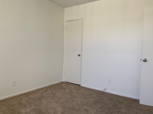 Building Photo - 206