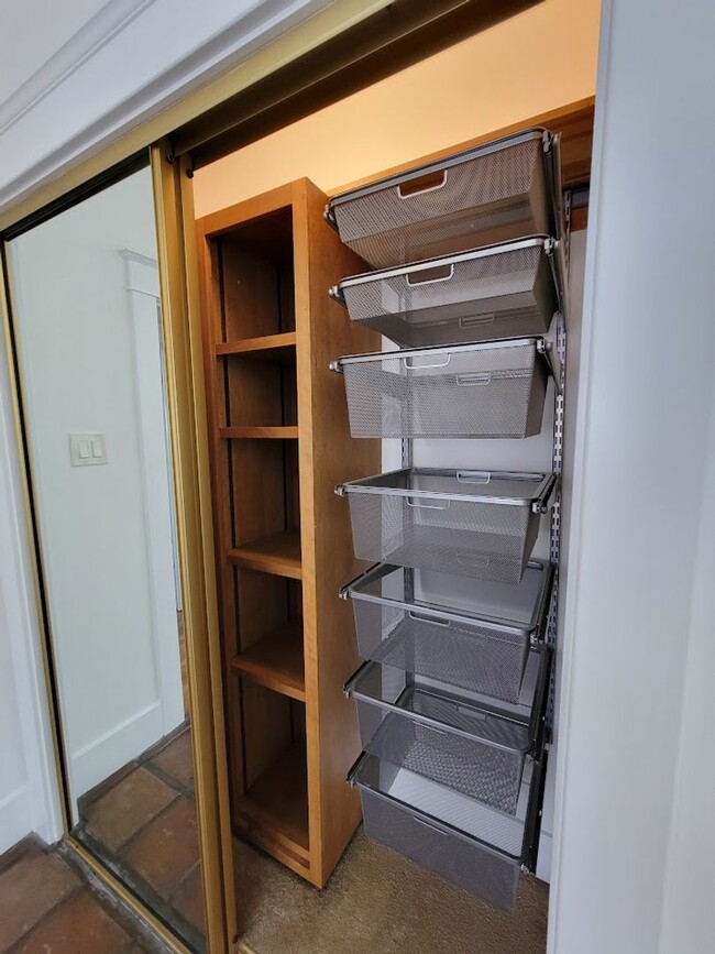 Building Photo - BEAUTIFUL 4BD - 3BA SINGLE STORY HOUSE WITH PRIVATE LAUNDRY AND DETACHED 2 CAR GARAGE