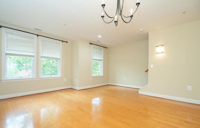 Building Photo - 1354 Monroe St NW