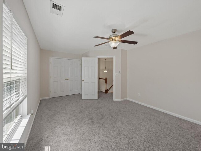 Building Photo - 43103 Lake Ridge Pl