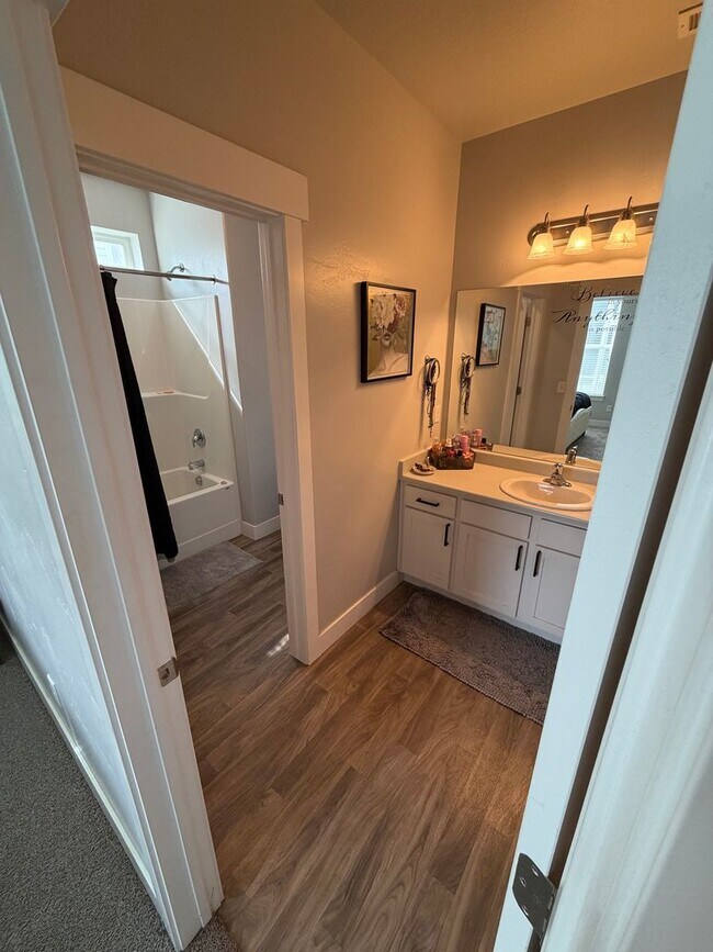 Building Photo - Beautiful 3-Bedroom Condo in Herriman! (Dog-Friendly)