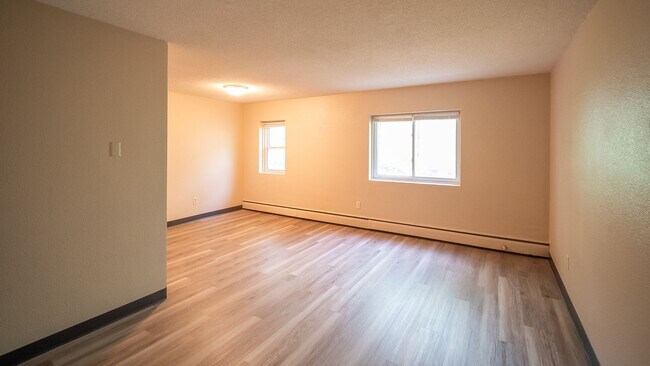 Interior Photo - 109 16th St NE