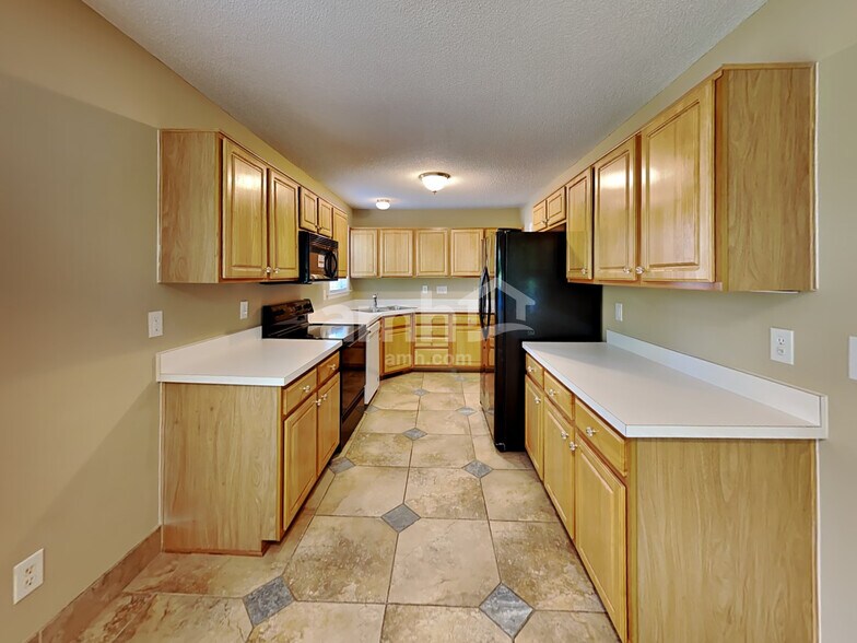 Building Photo - 728 Kavkaz St