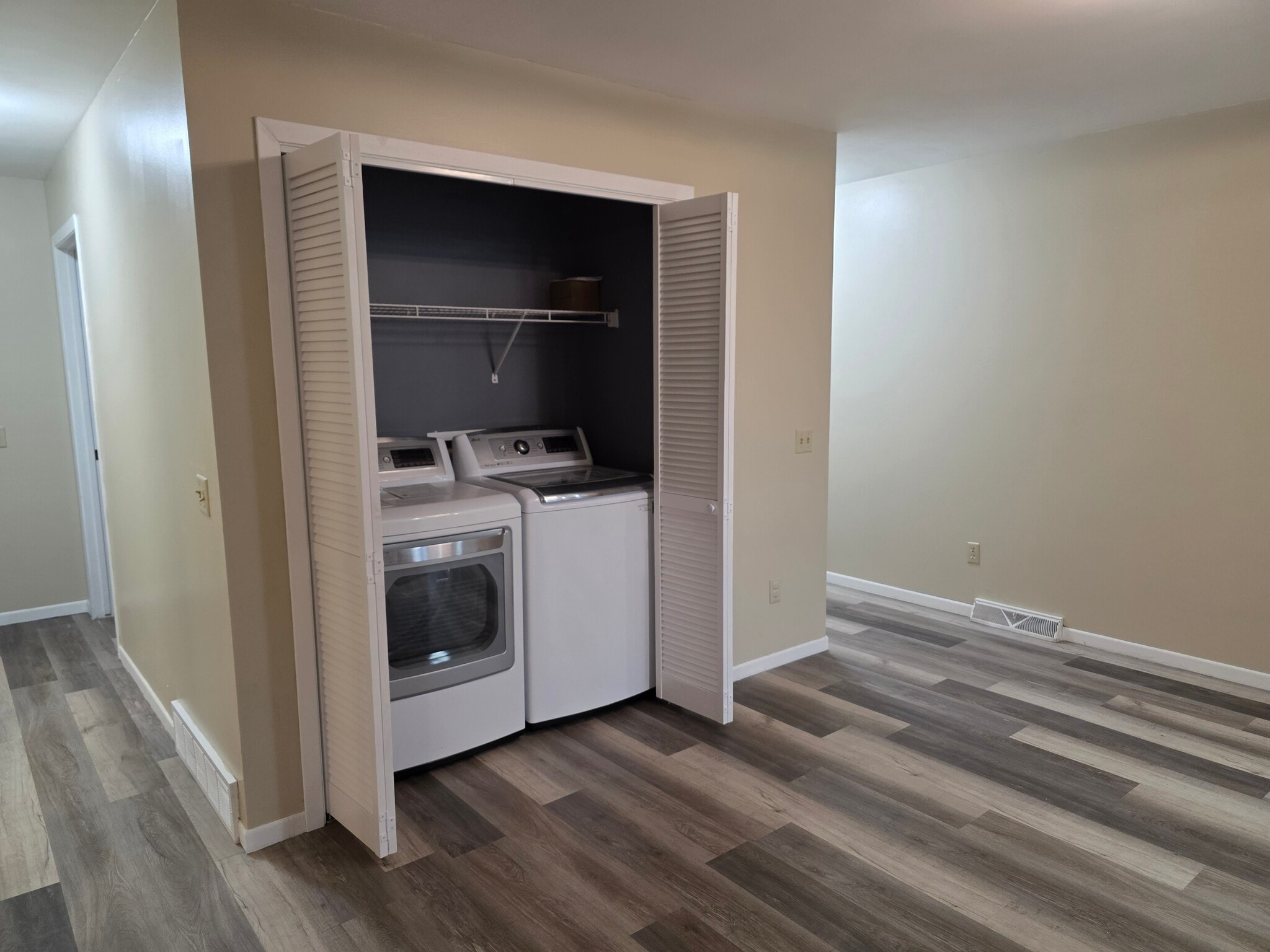 Main Floor Laundry - 1207 E 14th St