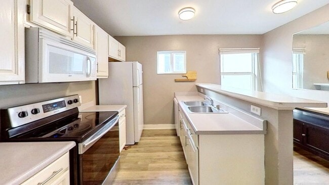 Building Photo - Large Home with Spiral Staircase in York Neighborhood!