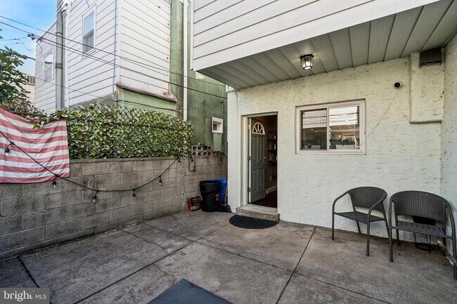Building Photo - 2423 S 10th St