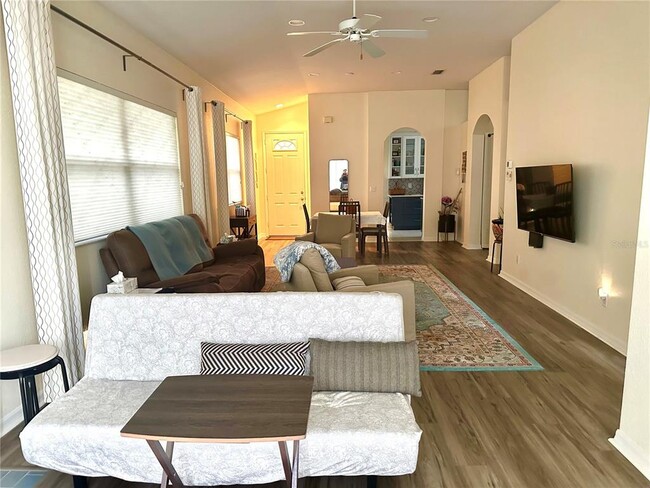 Building Photo - 251 Vista Del Lago Way