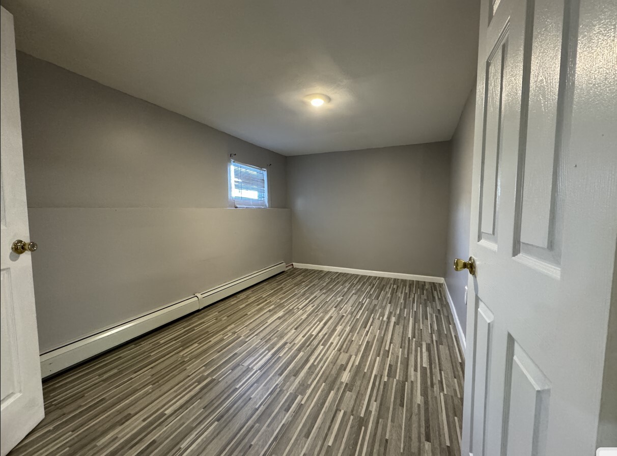 Building Photo - 115 Ege Ave