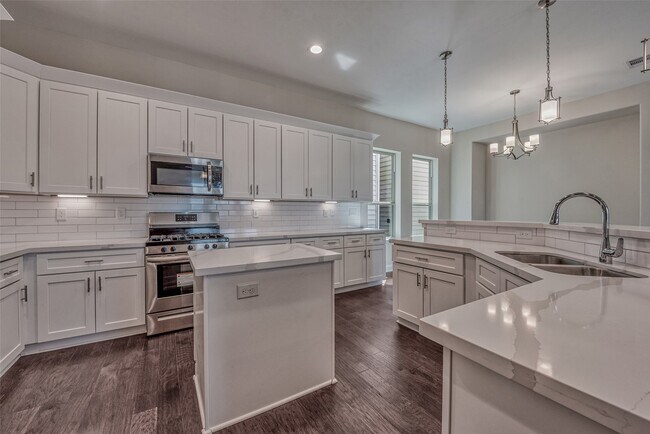 Building Photo - 4135 Du Pont St