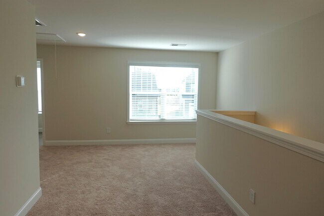 Building Photo - 107 River Trce Lp