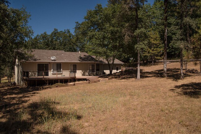 Building Photo - 16320 Loretta Ln
