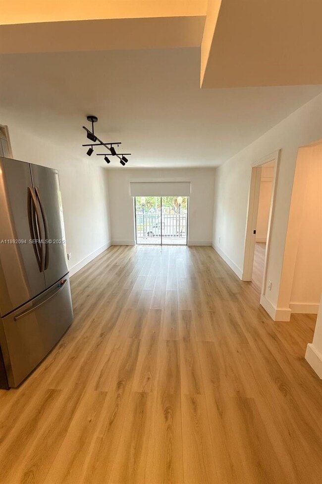 Building Photo - 445 SW 11th St