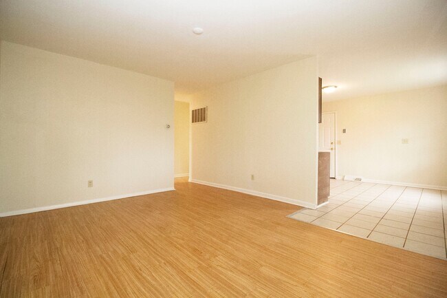 Building Photo - 3652 Dixie Dr
