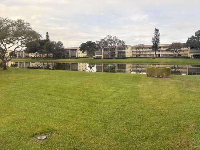 Building Photo - 186 Dorset E