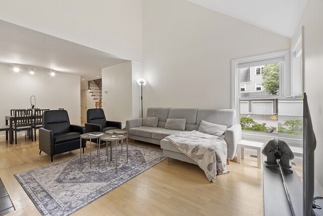 Building Photo - 5 Maple Ridge Dr