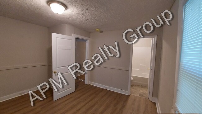 Building Photo - Renovated house in Melrose Heights