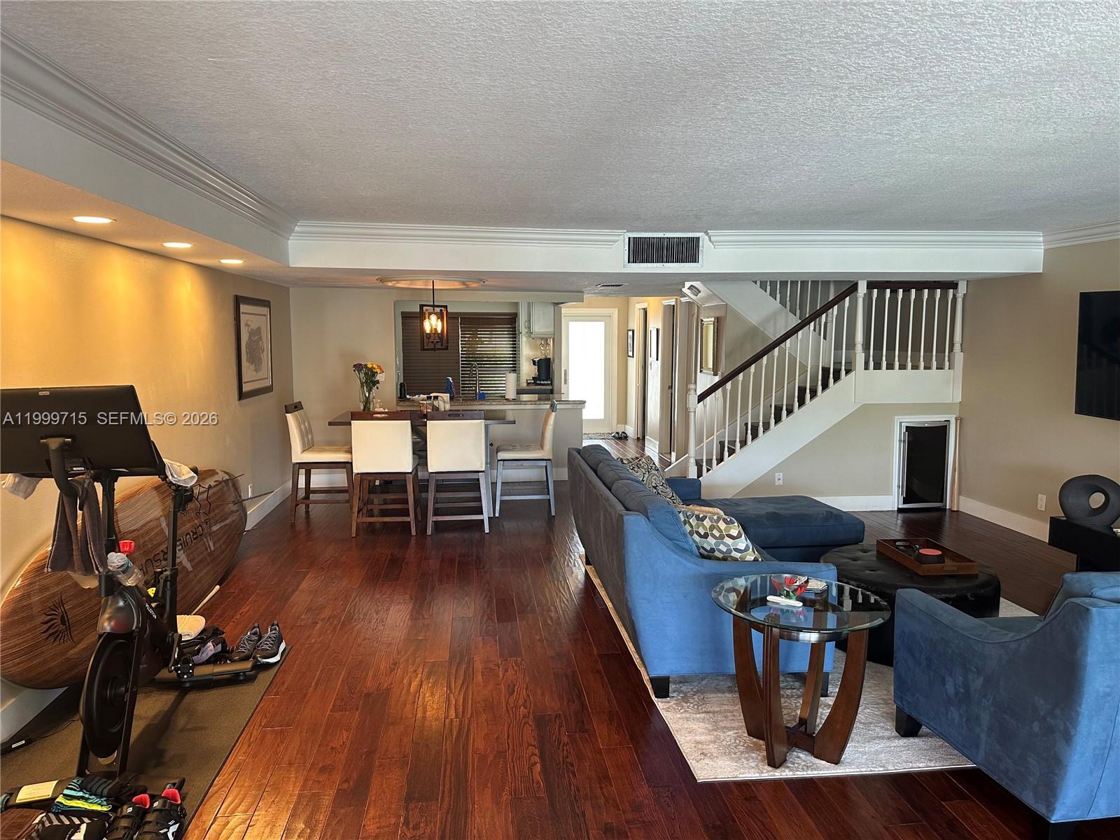 Building Photo - 925 NE 26th Ave