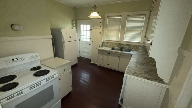 Building Photo - Beautiful duplex in Belhaven!! ALL UTILITIES INCLUDED!!!
