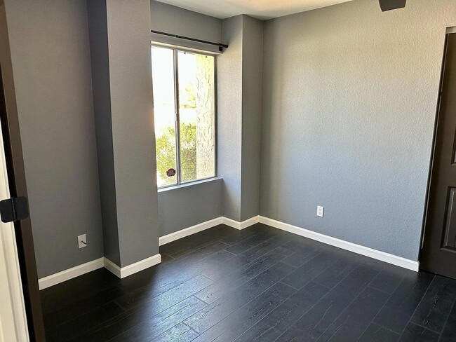 Building Photo - Beautiful single level townhome in Moon Valley!