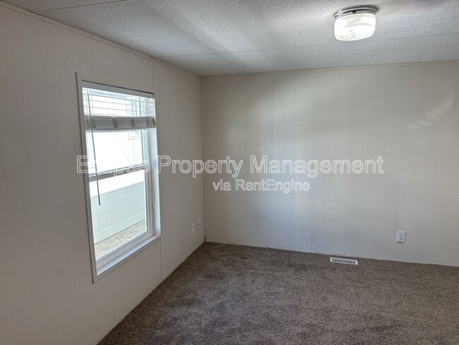 Building Photo - 178 Hollyberry Way