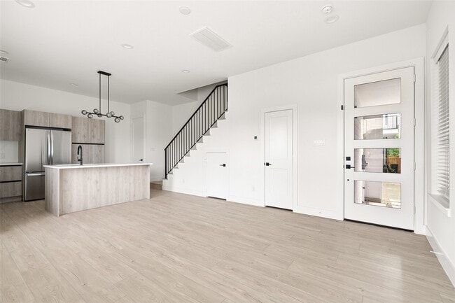 Building Photo - 107 Tolima Dove St