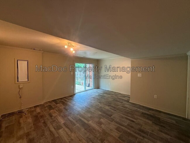 Building Photo - 14611 Earlham Ct