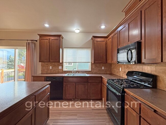 Building Photo - 4BR 2.5BA Home on Tumwater Hill