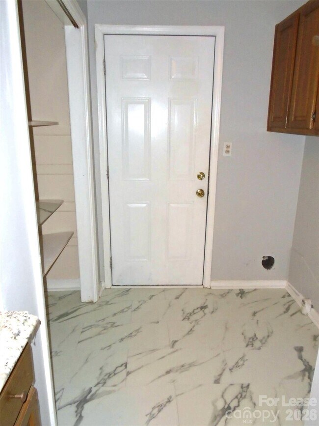 Building Photo - 4024 Rosehaven Dr