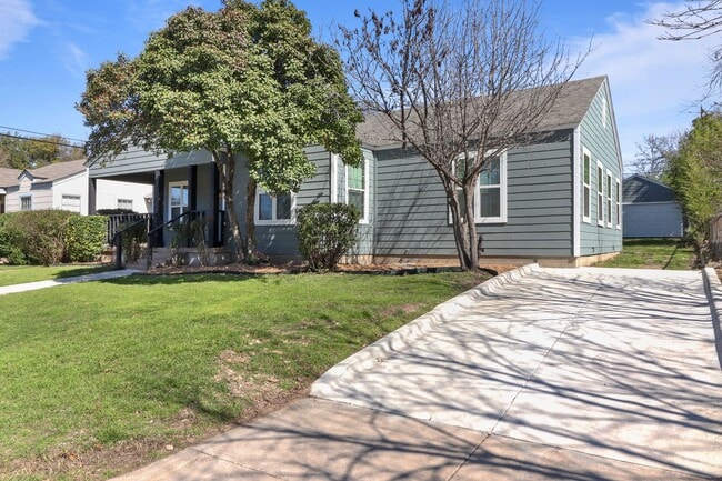 Building Photo - Completely Renovated Home Less Than 1 Mile From TCU