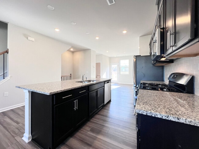 Building Photo - 1988 Rosedale Rdg Ave