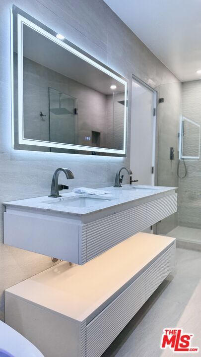 Building Photo - 414 N Palm Dr