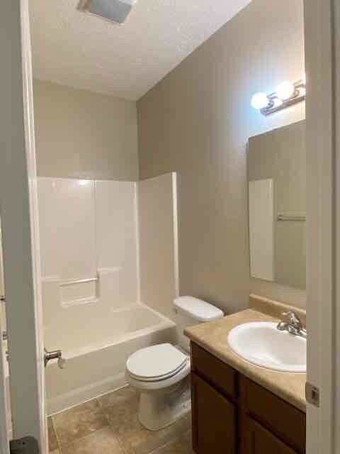 Building Photo - 2433 Fleming Dr