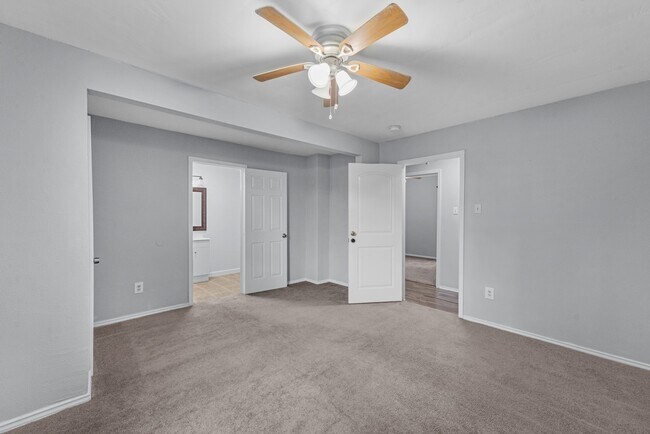 Building Photo - 9410 Rosehaven Dr