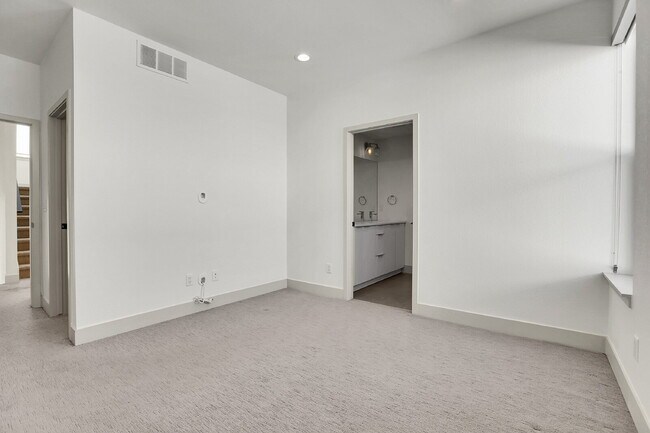 Building Photo - $3,145.95 - 2 Bedrooms, 2.2 Bathrooms, Townhouse in Denver with Roof Deck!