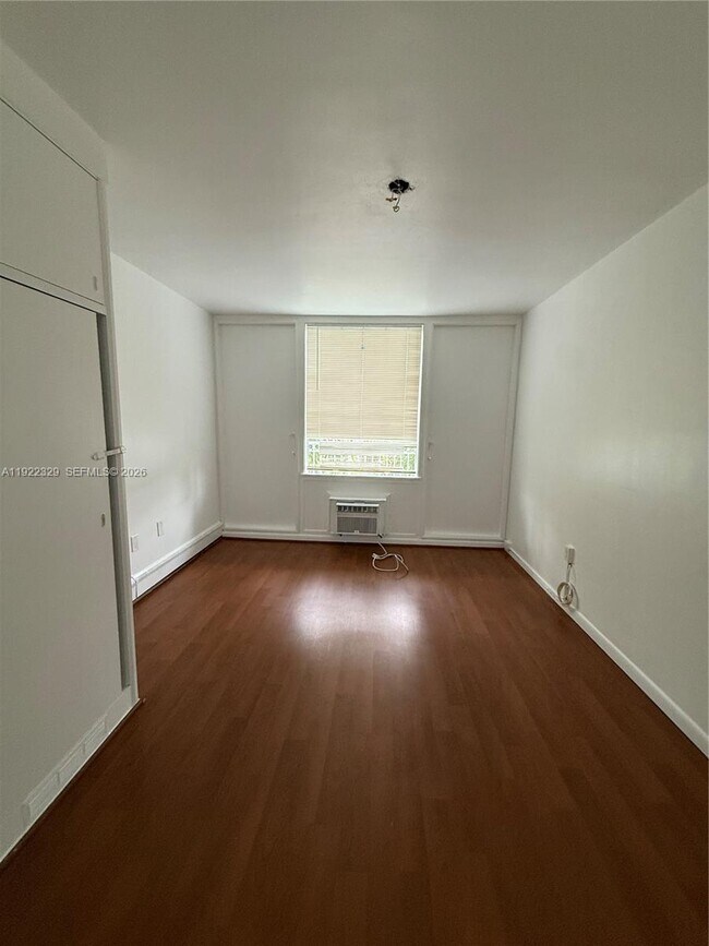 Building Photo - 10281 E Bay Harbor Dr