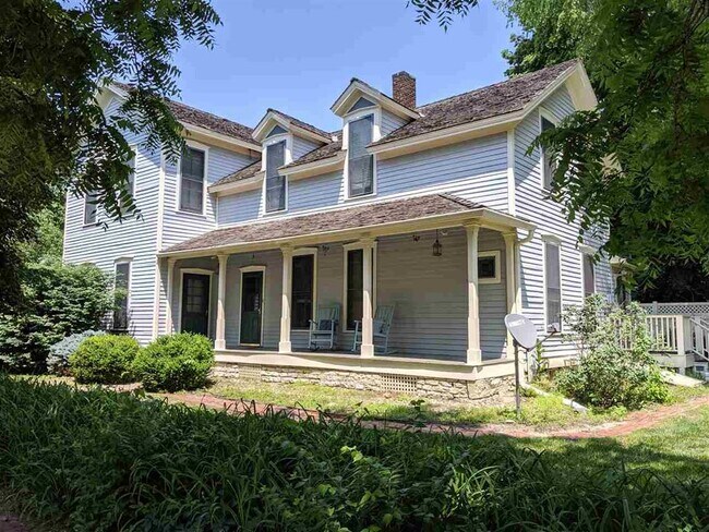 Building Photo - 529 Pierre St