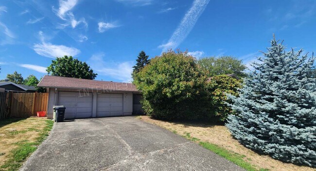 Building Photo - 3 bd 2 ba Ranch Style Beaverton Home with W/D in Unit, 2 Car Garage and Large Fenced Yard!