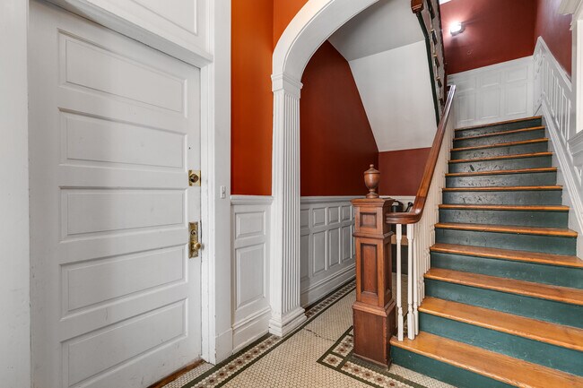 Shared Foyer - 1809 Park Ave