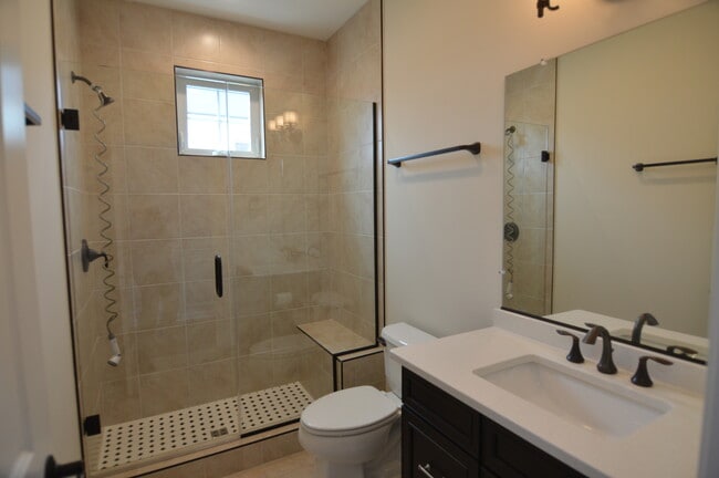 Building Photo - 124 Roman Ln