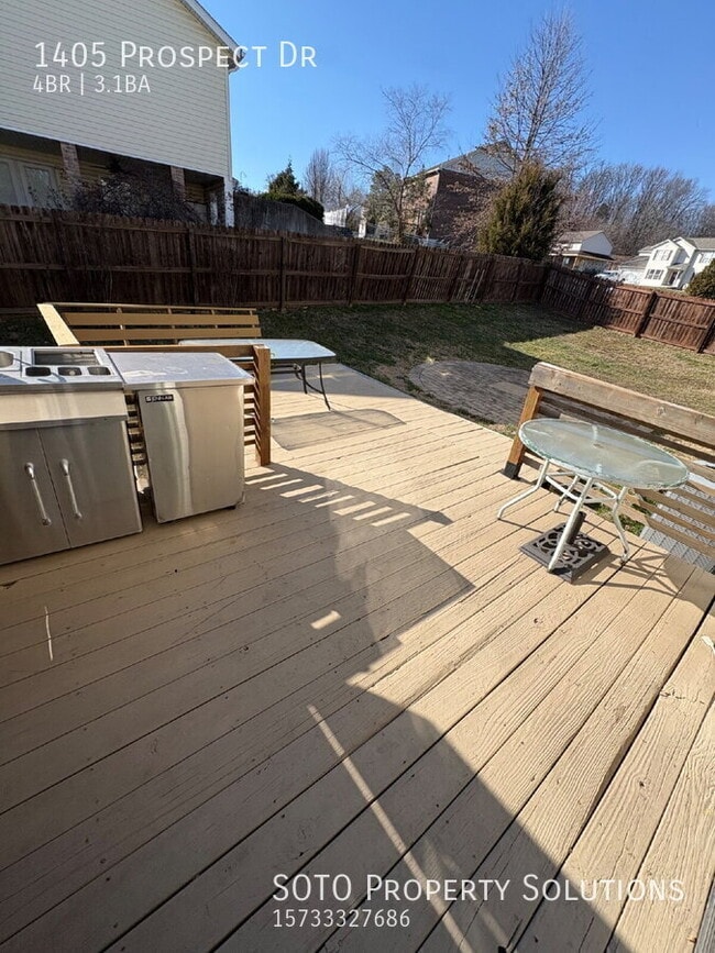 Building Photo - 1405 Prospect Dr