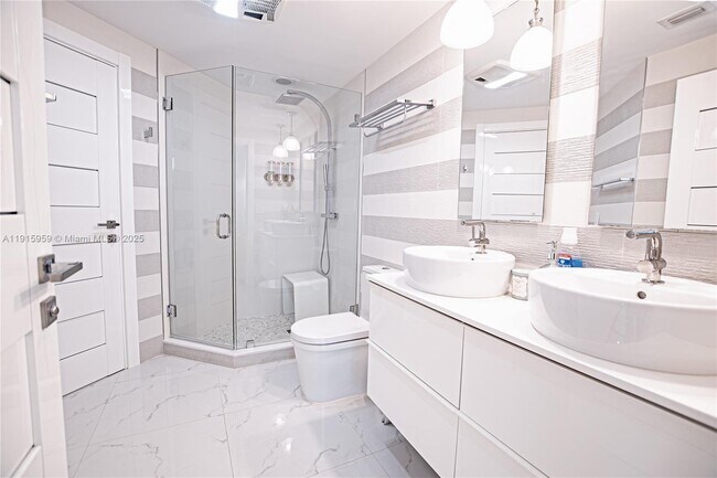 Building Photo - 500 Brickell Ave