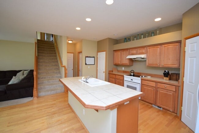 Building Photo - 10890 Southwest Washington Street