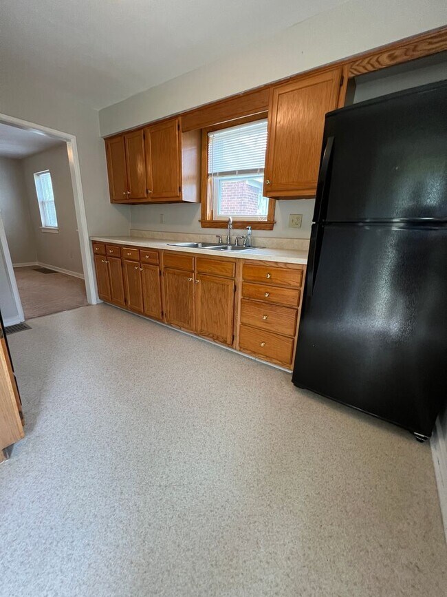 Building Photo - 1257 W 6th St