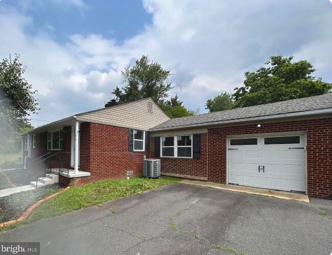 Building Photo - 1160 Sterling Rd