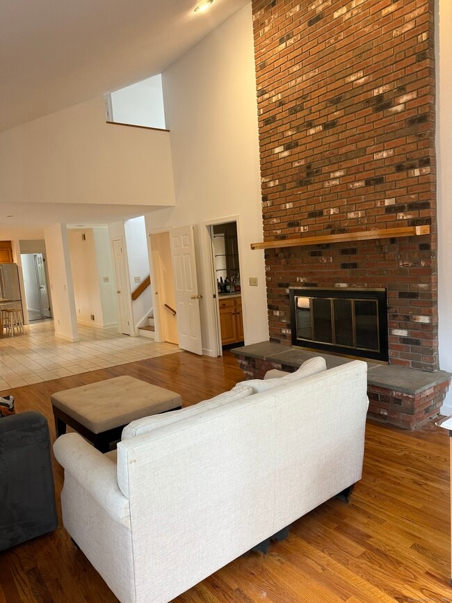 Building Photo - 18 Thorp Dr