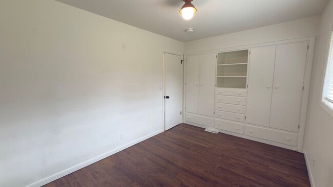 Building Photo - 322 Pleasant Ave