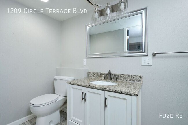 Building Photo - 1209 Circle Terrace Blvd NE